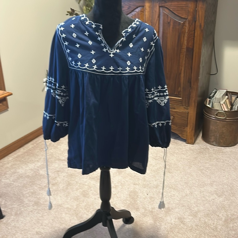 Fun navy top